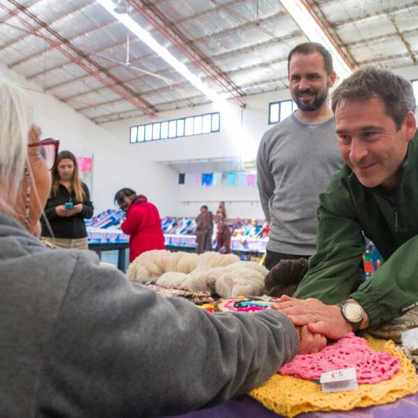 Luque en Gualjaina: “Tenemos que impulsar una agenda binacional para potenciar nuestras economías regionales”