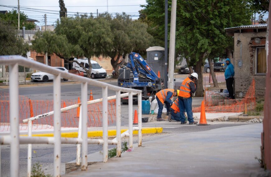 Avanzan las obras para mejorar la seguridad vial sobre la Avenida Estados Unidos