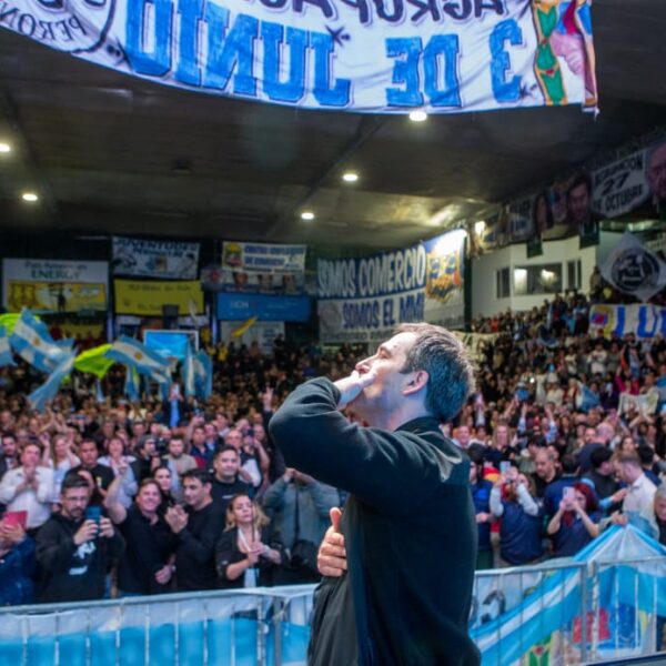 Con un mensaje de unidad y esperanza, Luque cerró el Día de la Lealtad en un “Socios Fundadores” colmado