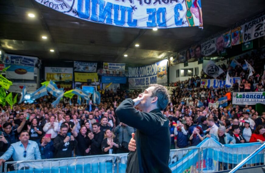 Con un mensaje de unidad…