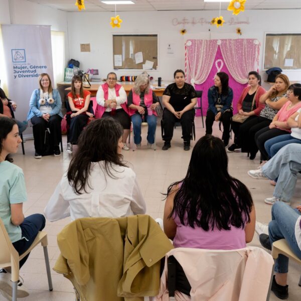 El Centro de Promoción Laboral realizó una charla sobre prevención y detección del cáncer de mama