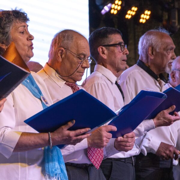 Emotiva celebración por los 20 Años del Coro Municipal “Voces Comorenses”