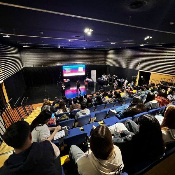 Más de 150 personas debatieron sobre IA, bienestar digital y cultura mediática