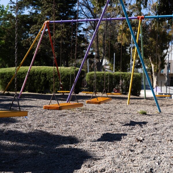 El Municipio reacondicionó los juegos de la plaza Soberanía tras sufrir vandalismo