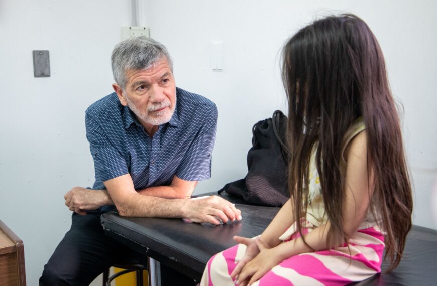 El tráiler de Salud Municipal comenzó con las atenciones en el centro de la ciudad