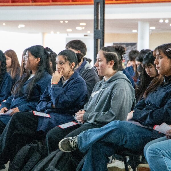 Más de 280 estudiantes participaron del 2° encuentro de BookTok con Santiago Speranza