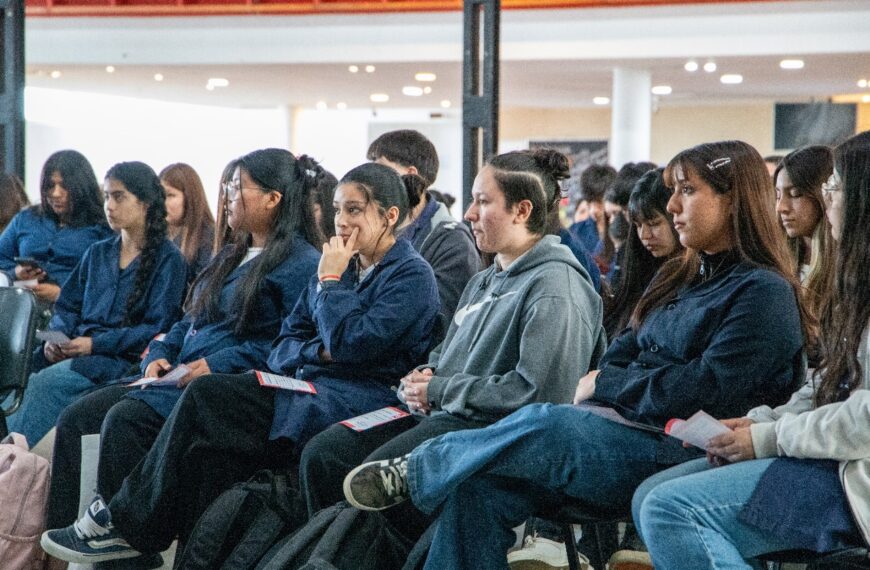 Más de 280 estudiantes participaron del 2° encuentro de BookTok con Santiago Speranza