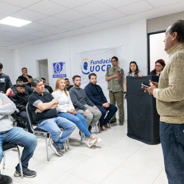 Se concretó la entrega de certificados de capacitación en máquinas viales para hombres y mujeres