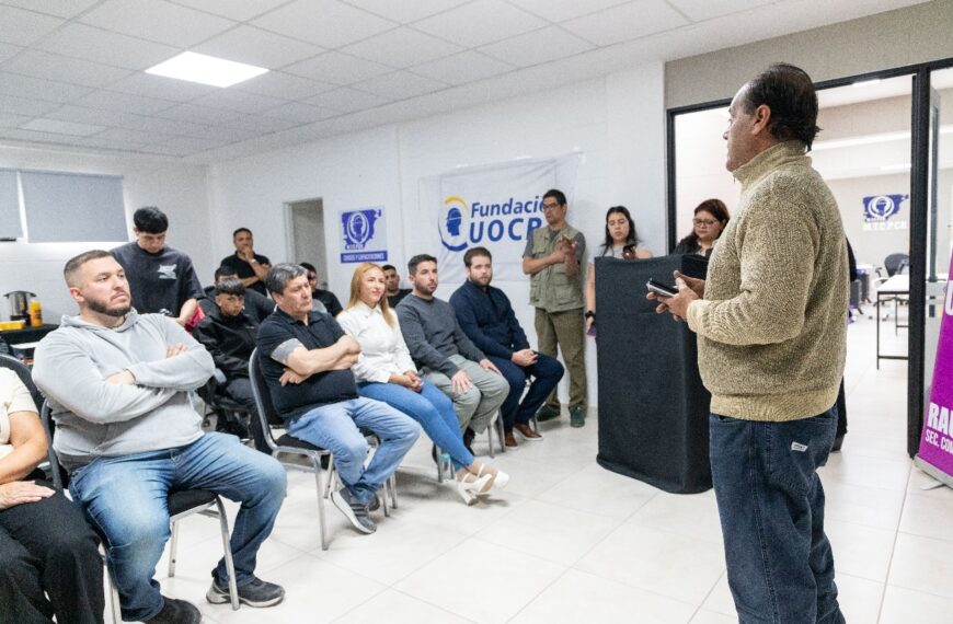 Se concretó la entrega de certificados de capacitación en máquinas viales para hombres y mujeres