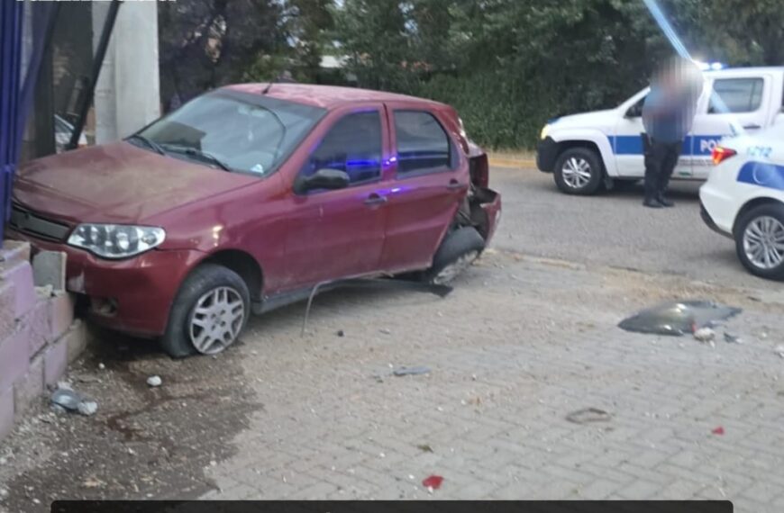 Chocaron una vivienda y tenían alcoholemia positiva: luego se confirmó que el vehículo había sido robado