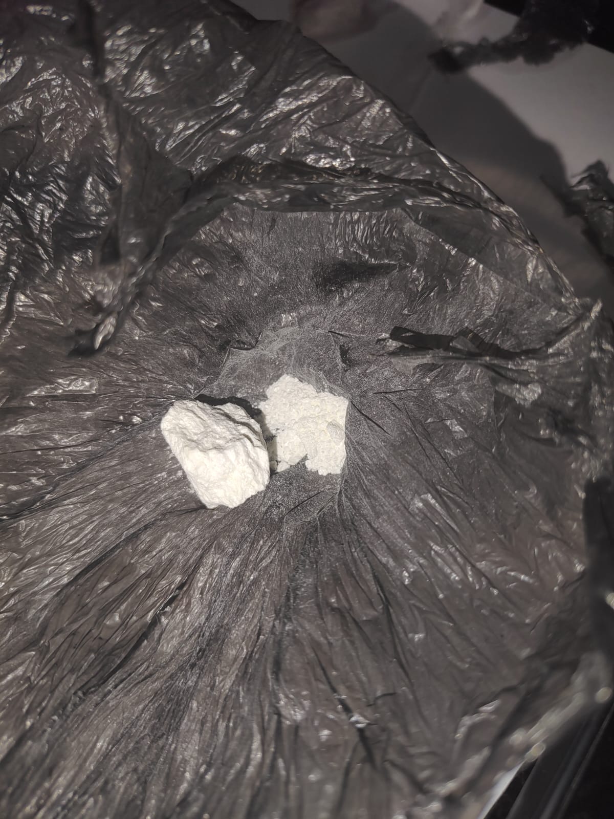 Allanamientos simultáneos en las 1008 Viviendas: secuestran cocaína, armas y vehículos robados