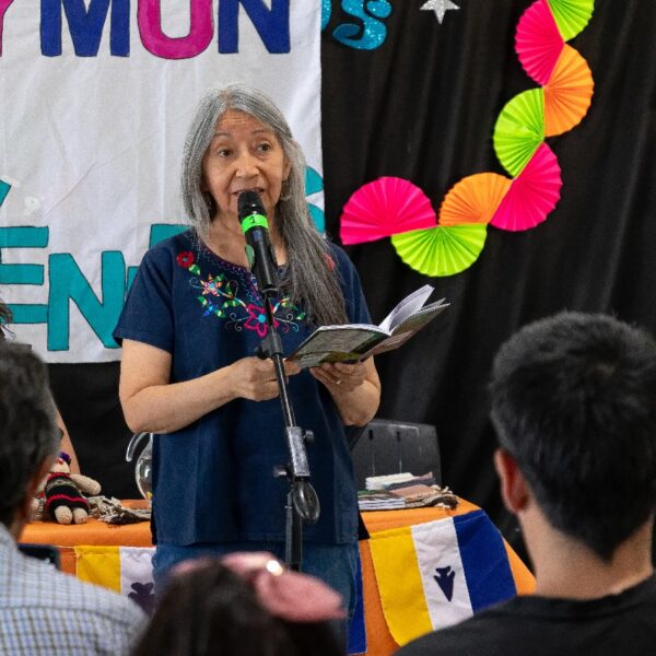 Liliana Anacalao presentó su libro “Püchike Choyun – Pequeños brotes”