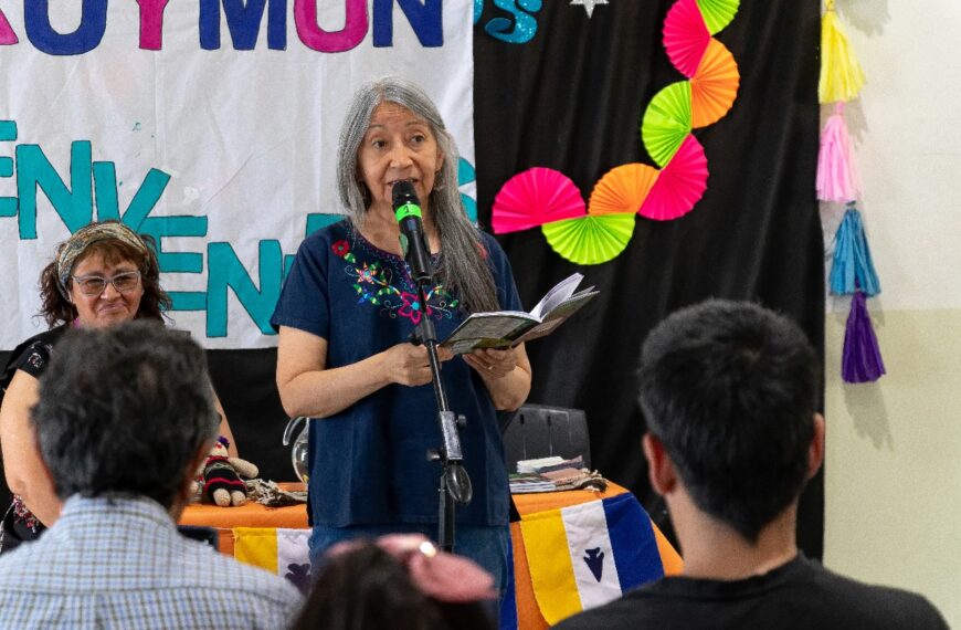 Liliana Anacalao presentó su libro…