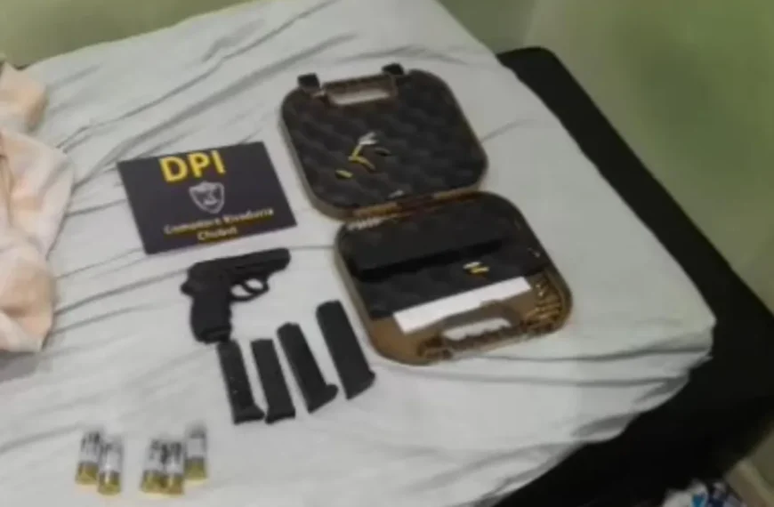 Allanamientos en Divina Providencia: secuestran armas, adaptadores y un vehículo adulterado