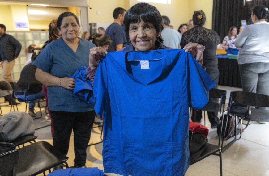 El Municipio entregó más de 3.000 prendas confeccionadas en el CPL para fortalecer el trabajo comunitario