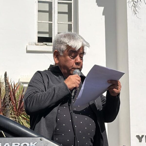 Carlos Gómez: “No vamos a aceptar la entrega de Manantiales Behr sin garantías laborales y ambientales”