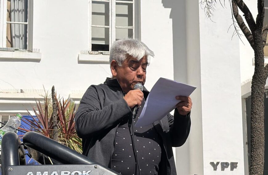 Carlos Gómez: “No vamos a aceptar la entrega de Manantiales Behr sin garantías laborales y ambientales”