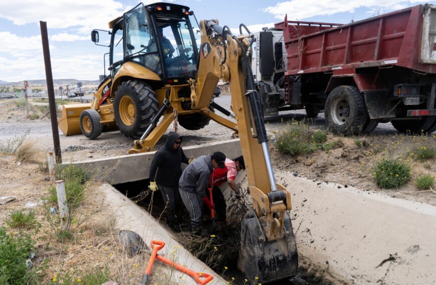 Iniciaron los trabajos de limpieza en el pluvial ubicado a la vera de la Ruta 3