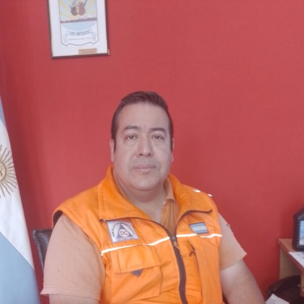 Defensa Civil advierte por el aumento de incendios de pastizales y pide extremar cuidados en Comodoro