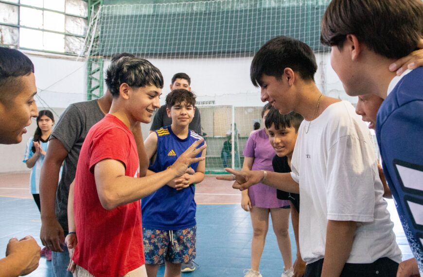 El Municipio dio inicio a las actividades de verano para más de 70 adolescentes y jóvenes