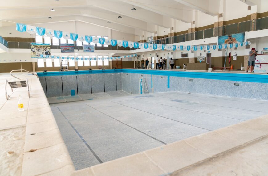 El Municipio avanza con la refacción de la pileta del Club Huergo