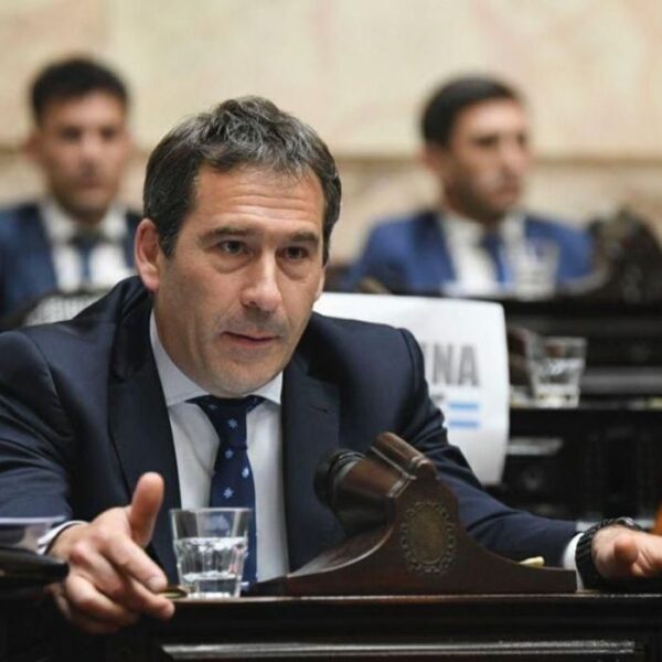 Juan Pablo Luque presentó un proyecto de ley para crear un régimen jubilatorio especial para brigadistas que combaten incendios forestales