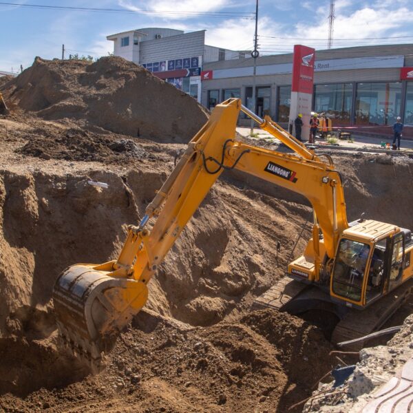 El intendente Othar Macharashvili supervisó los avances de la obra de reemplazo del pluvial en la Ruta 3