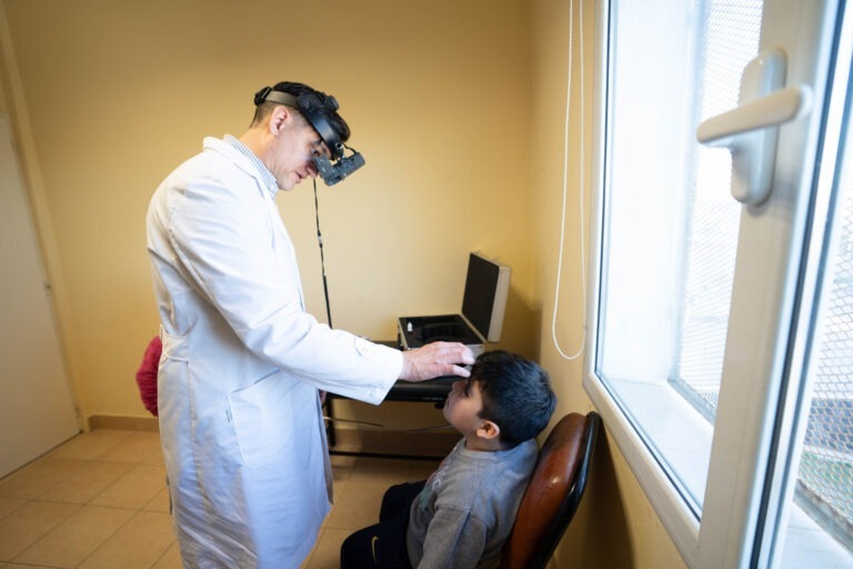 Salud Municipal suma controles oftalmológicos para el ingreso escolar en distintos puntos de la ciudad