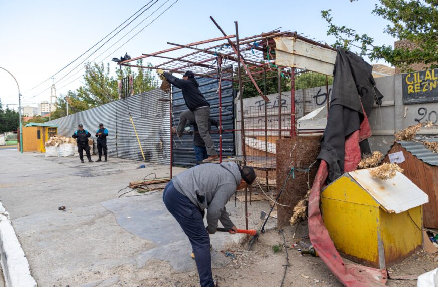 Retiran un precario puesto céntrico&hellip;