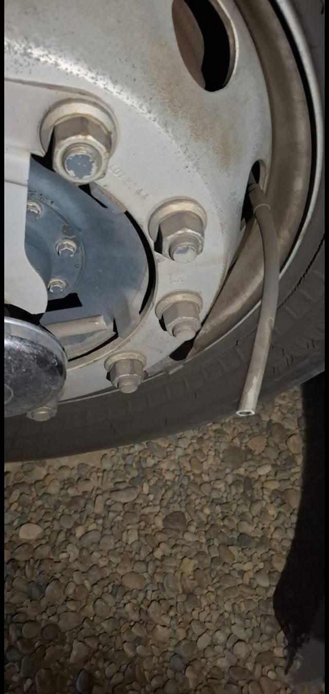 Agreden a una unidad del Expreso Rada Tilly durante la madrugada en medio del paro