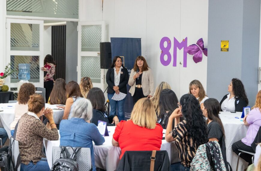 El Municipio realizó un reconocimiento a las mujeres trabajadoras municipales en el marco del 8M