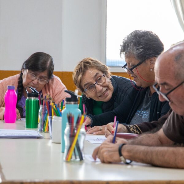 Más de 20 adultos mayores participan del taller de estimulación cognitiva en el Centro de Día “Papa Francisco”
