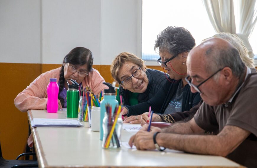 Más de 20 adultos mayores participan del taller de estimulación cognitiva en el Centro de Día “Papa Francisco”