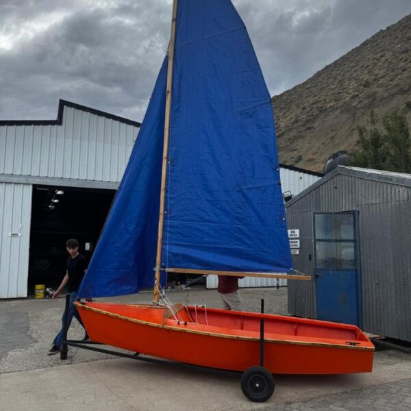 El Club Náutico Rada Tilly hace historia con la botadura del velero “Asier”