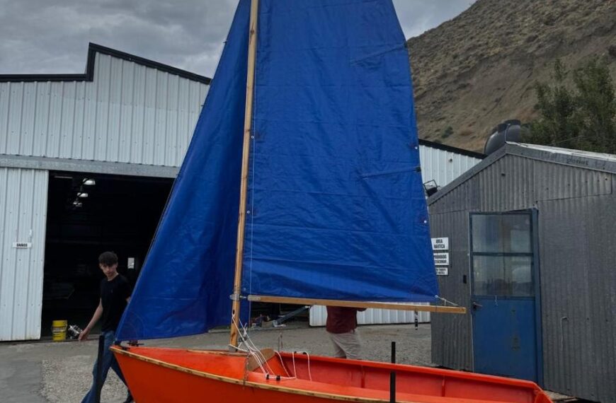 El Club Náutico Rada Tilly hace historia con la botadura del velero “Asier”