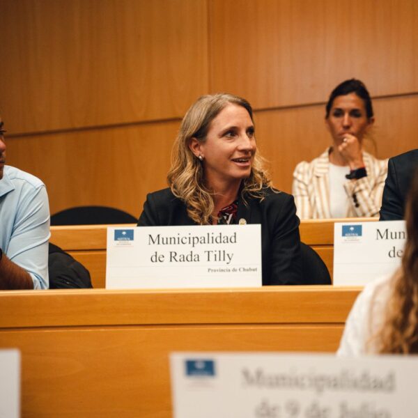 Rada Tilly se suma a un programa internacional para fortalecer la participación ciudadana y modernizar sus servicios