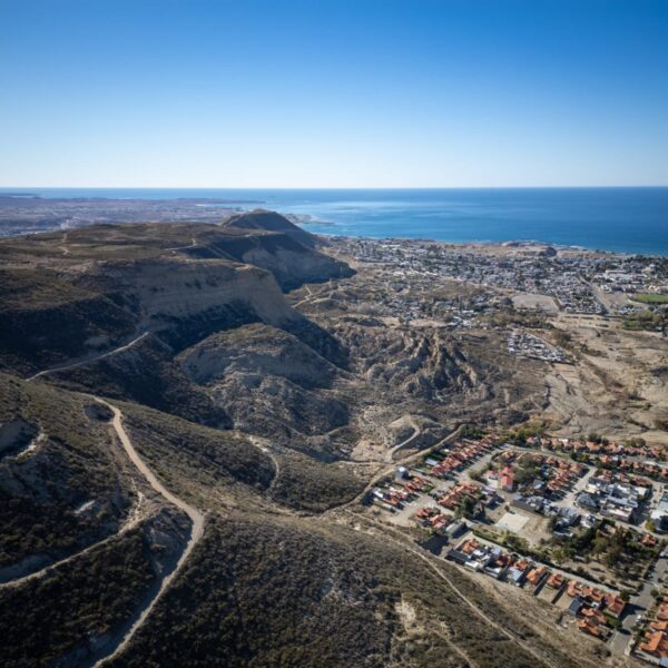El Municipio consolidó el camino para acceder al lóbulo superior del cerro Hermitte y ultima detalles para iniciar el tapado de grietas