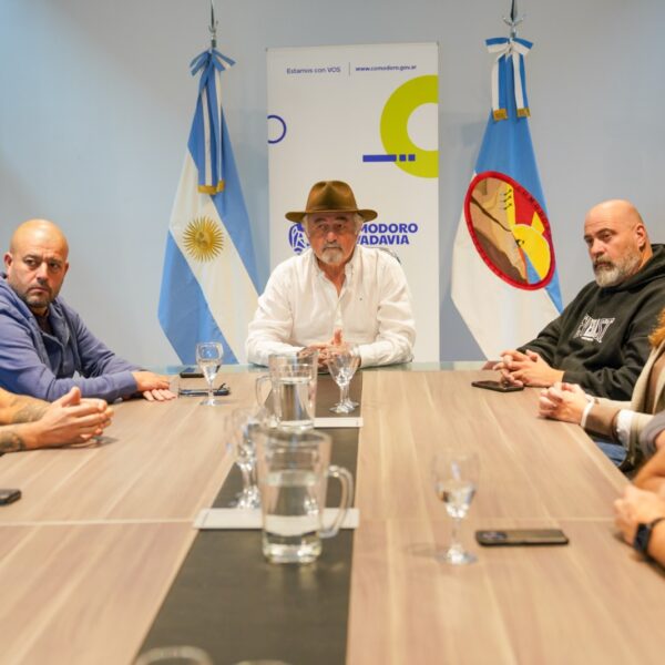 Othar se reunió con vecinos y Camuzzi por la red de gas afectada por el cerro Hermitte