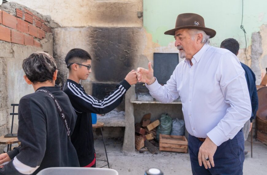 El intendente acompañó en La Esquina la concreción del proyecto de fogones impulsado por jóvenes
