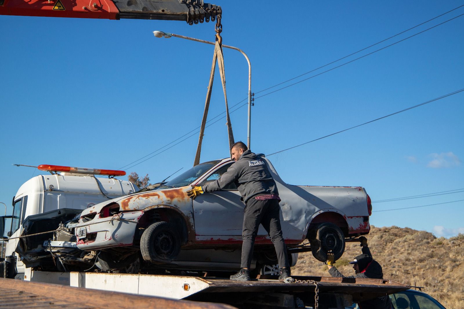 El Municipio continúa el operativo conjunto de remoción de vehículos secuestrados en Ruta 3 y 26