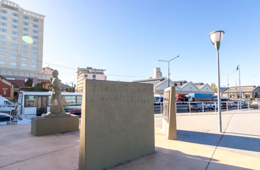 El Municipio repudió la vandalización del monumento al Soldado Mario Almonacid y solicita la colaboración de la comunidad