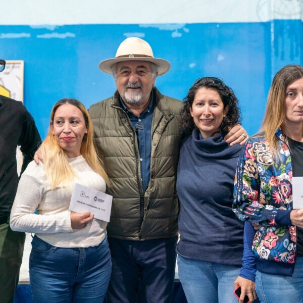 Othar concretó la entrega de más de 341 millones en aportes del FAEM destinado a 84 escuelas