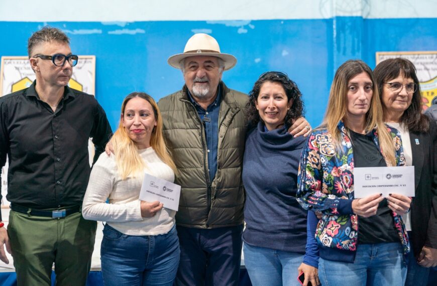 Othar concretó la entrega de más de 341 millones en aportes del FAEM destinado a 84 escuelas