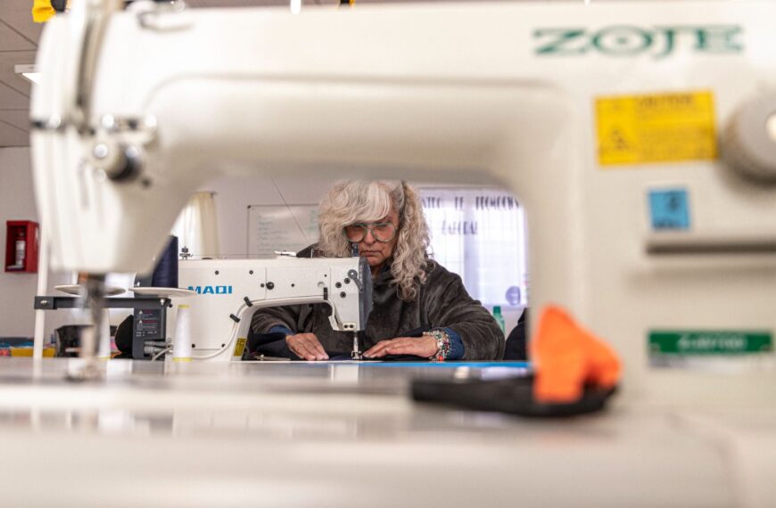 Othar visitó el Centro de Promoción Laboral municipal dedicado a la confección de indumentaria