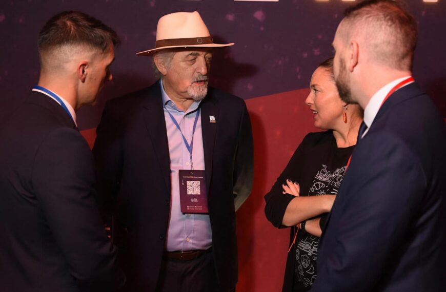 Othar participó en la “Noche…