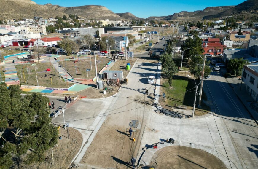 Con las tareas de limpieza culminó la obra de pavimentación de la calle Petrolero San Lorenzo