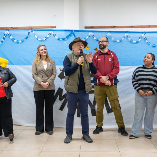 Othar compartió con adultos mayores un nuevo festejo por el 25 de Mayo