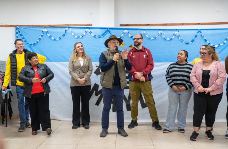 Othar compartió con adultos mayores…