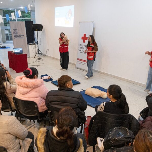 Más de 80 mujeres que reciben acompañamiento del Municipio se capacitaron en RCP