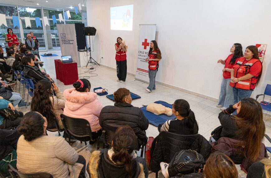 Más de 80 mujeres que reciben acompañamiento del Municipio se capacitaron en RCP
